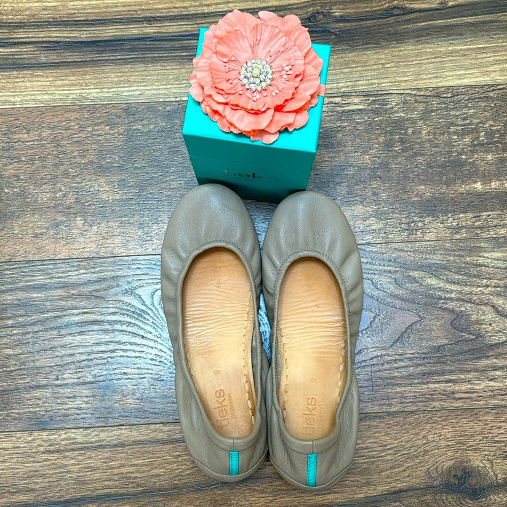 Size 9 Tieks in Taupe